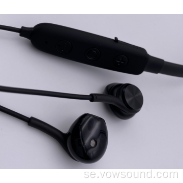 Bluetooth-hörlurar med magnetisk anslutning